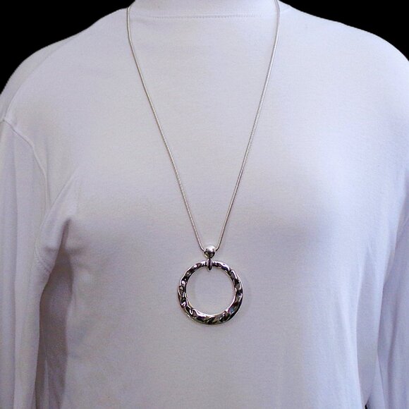 Large shiny round silver pendant necklace with a hammered finish on snake chain - Picture 4 of 10